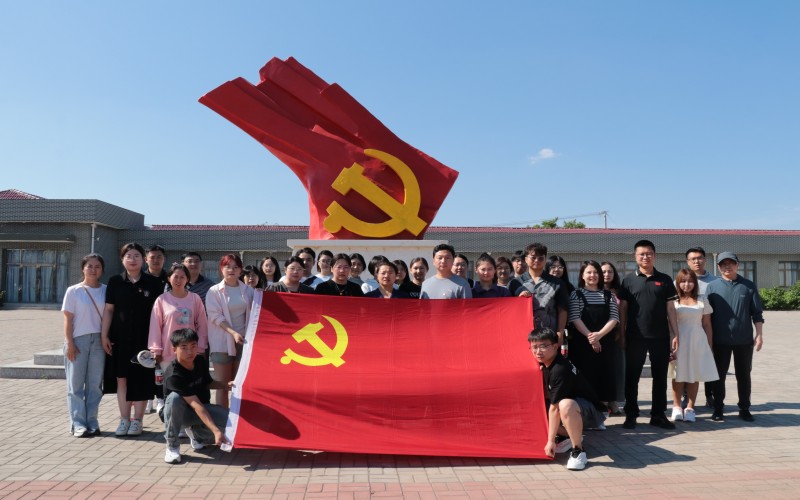 合影(1).jpg 合影(1).jpg