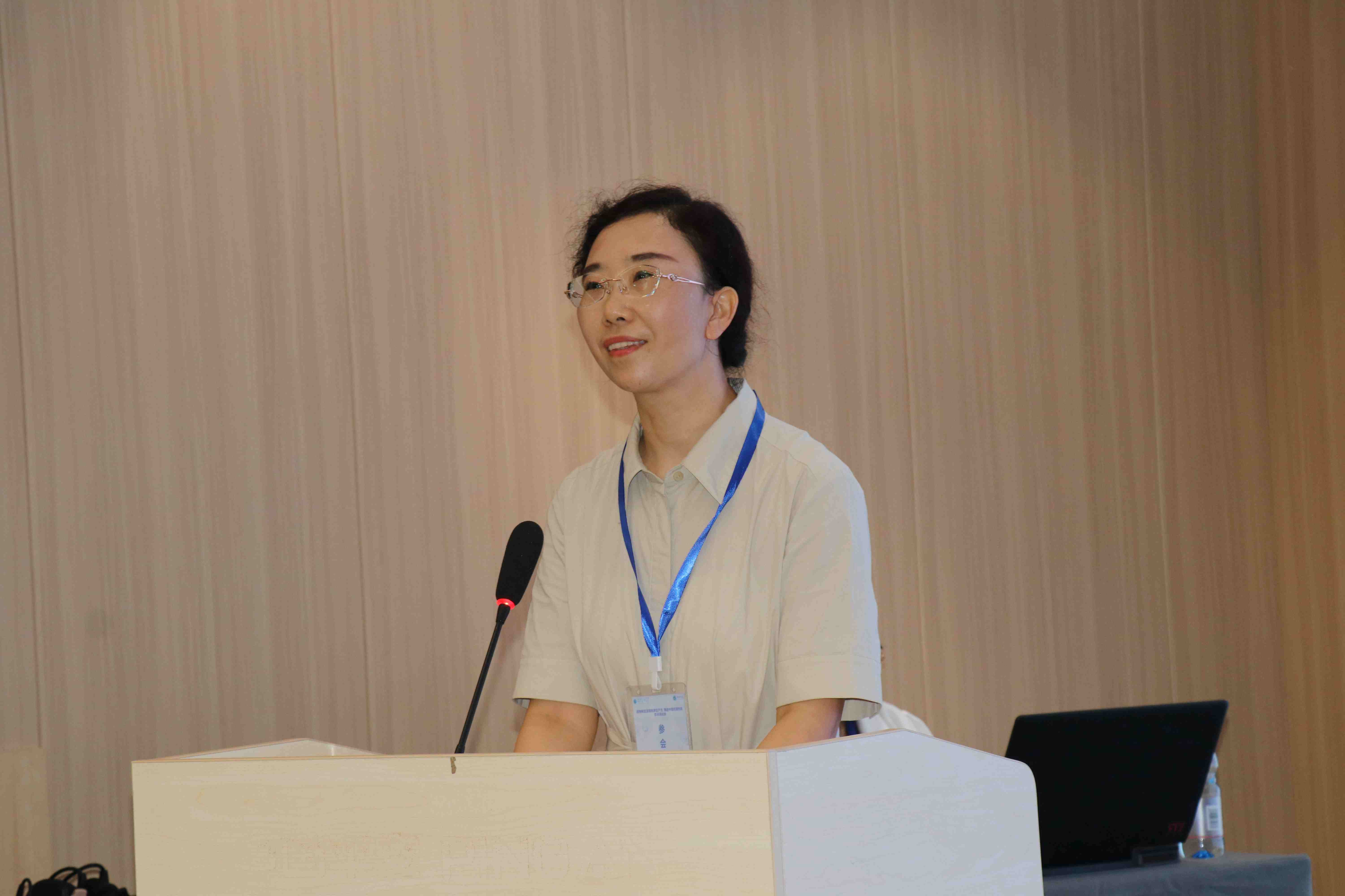 经济学院院长陈爱雪致辞.jpg